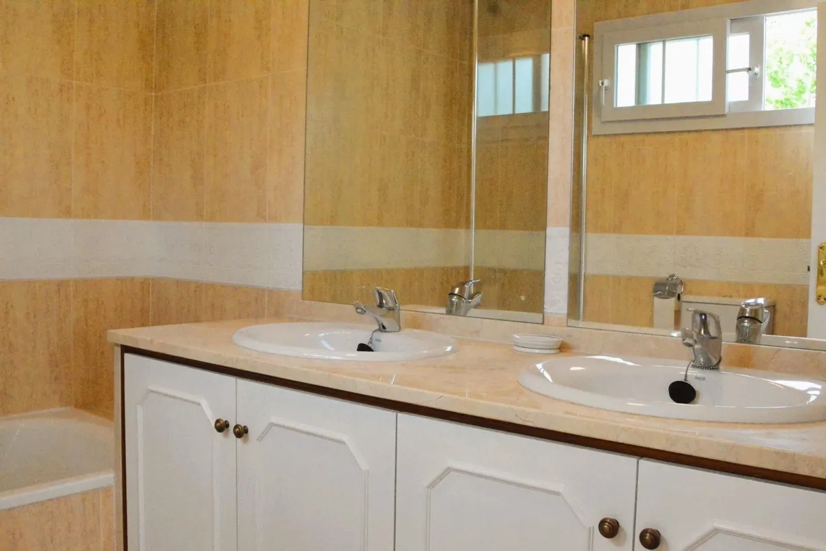 7a505c18-34a9-4595-ab30-de3dc9894b47