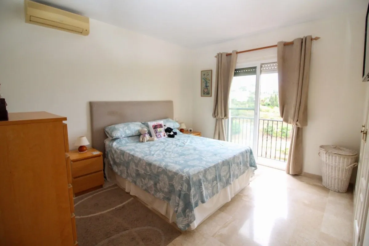 1f8b5ad4-180d-4b51-9b60-85adf931b050