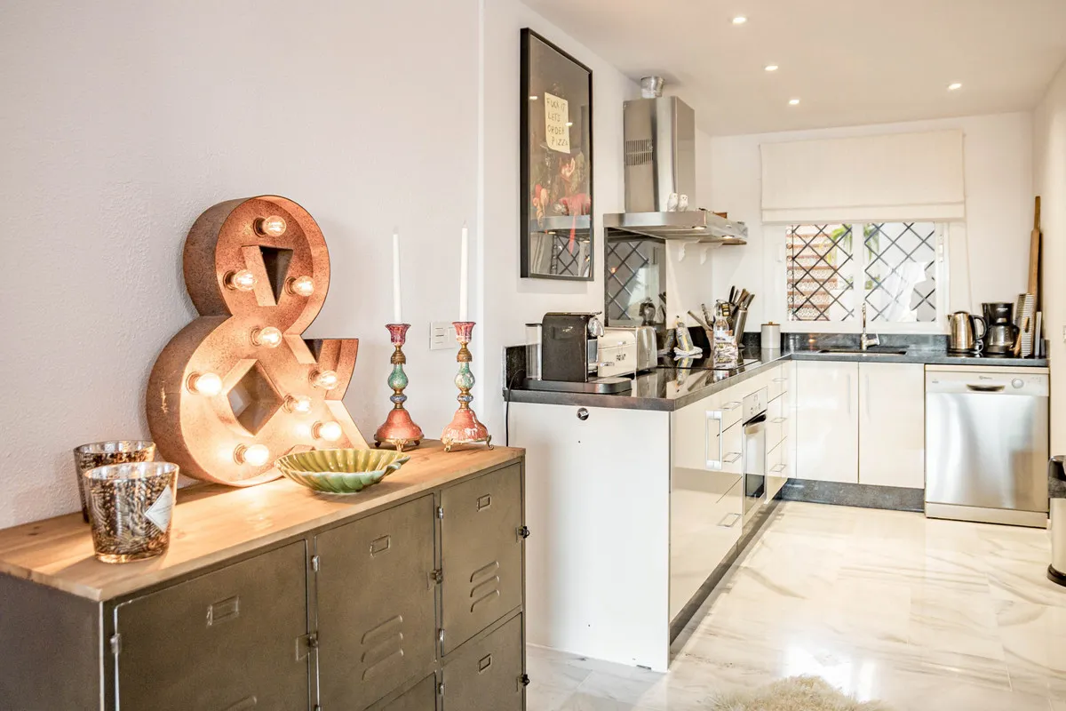 1fb1ffeb-34b4-452b-bbb3-32be9113b1ac