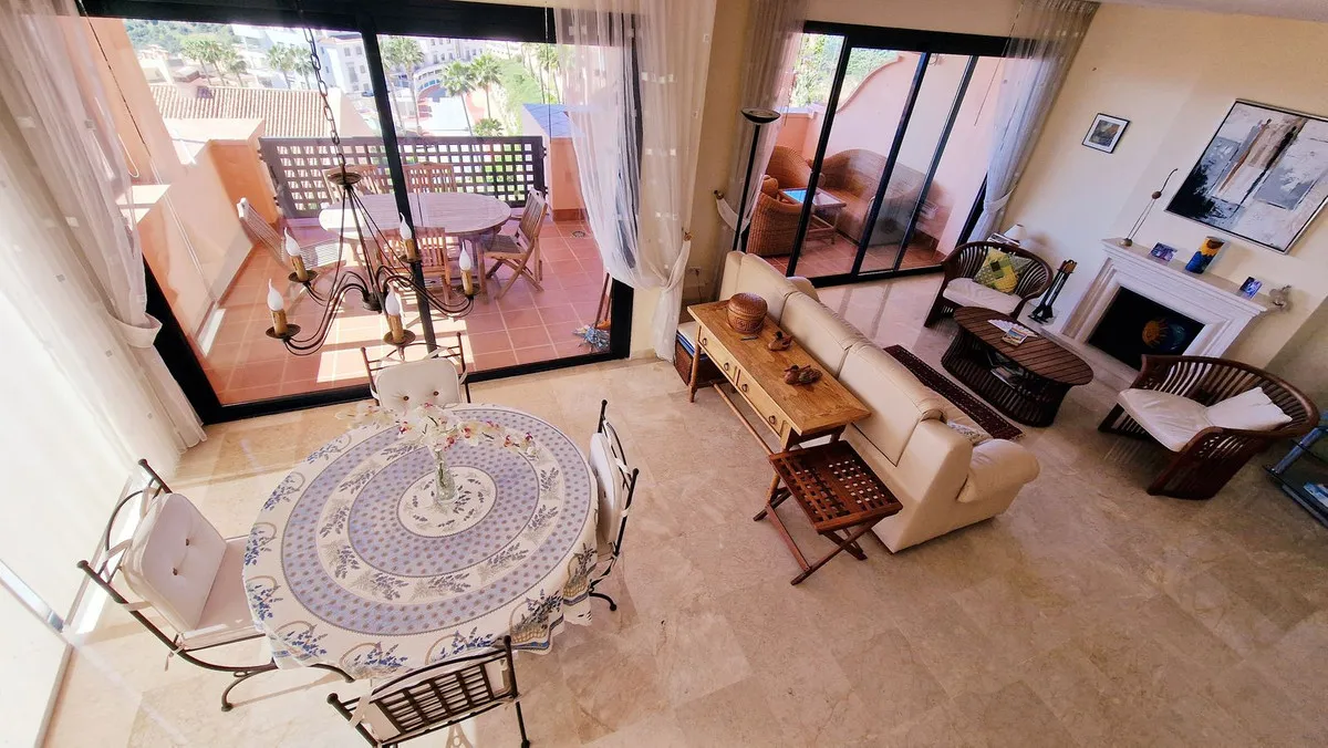 04272942-4915-4487-8f74-ee7e2972b8cc