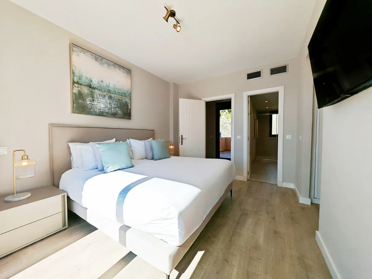 ac0d6b9b-6f00-4b8f-8d14-ac89e004dc52