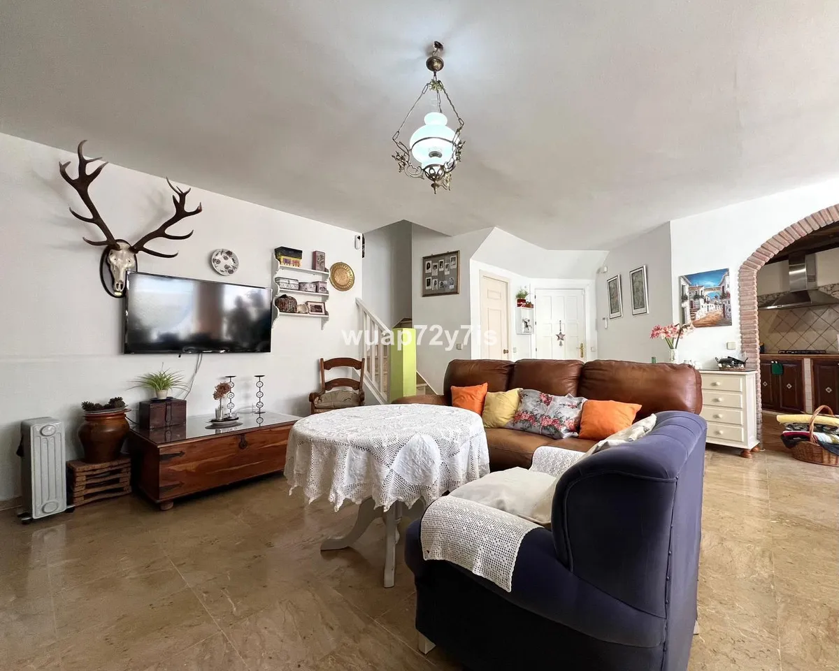 e33dce90-e57f-452d-be59-29d8e4836432