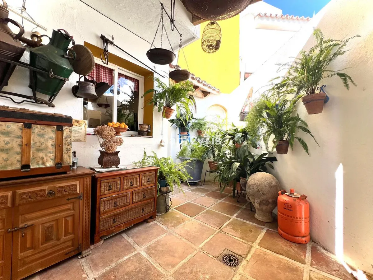 eaa898e9-f27a-4d73-8215-b528e2daaf5d