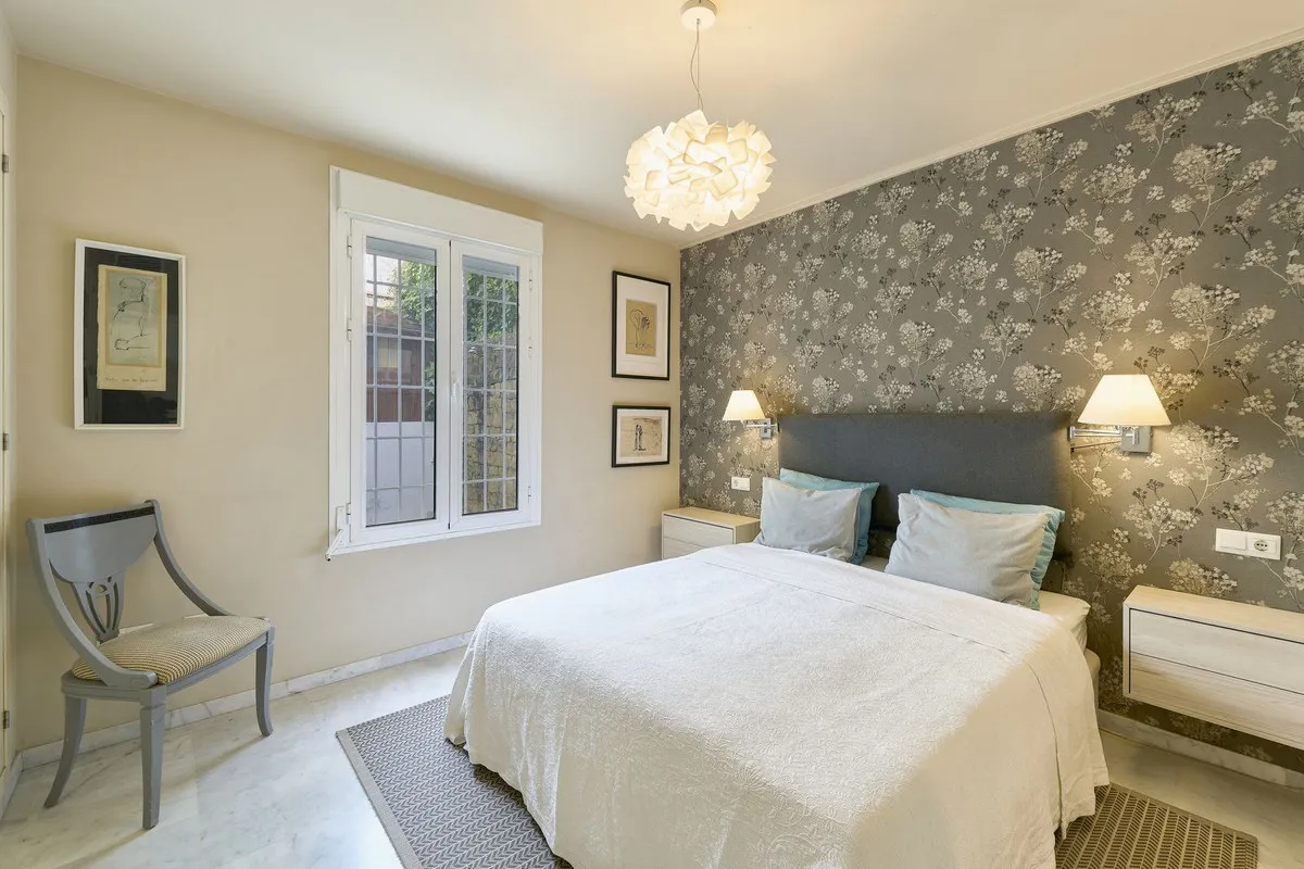 ab6d8cbf-a100-403d-b086-bd8209e4dc5e