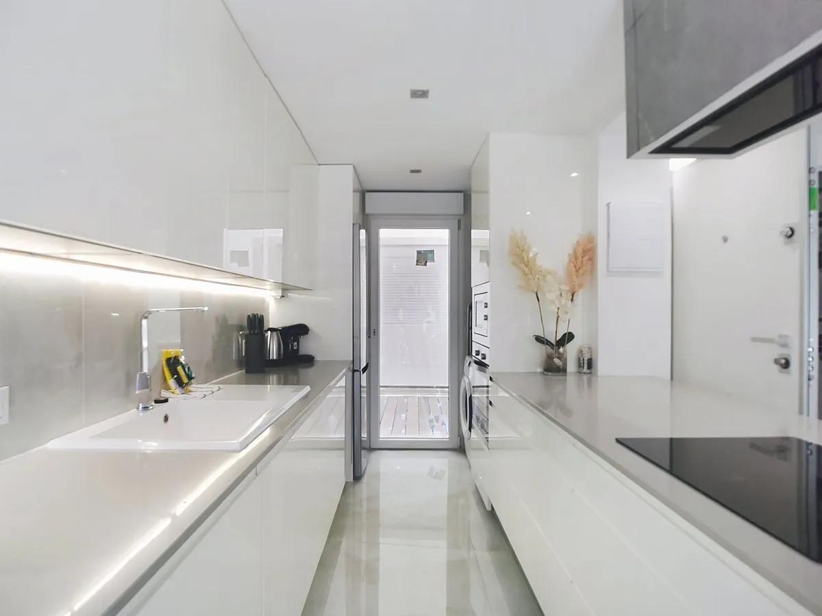 b6880ff4-8cb4-4944-b208-1b6c700d5783