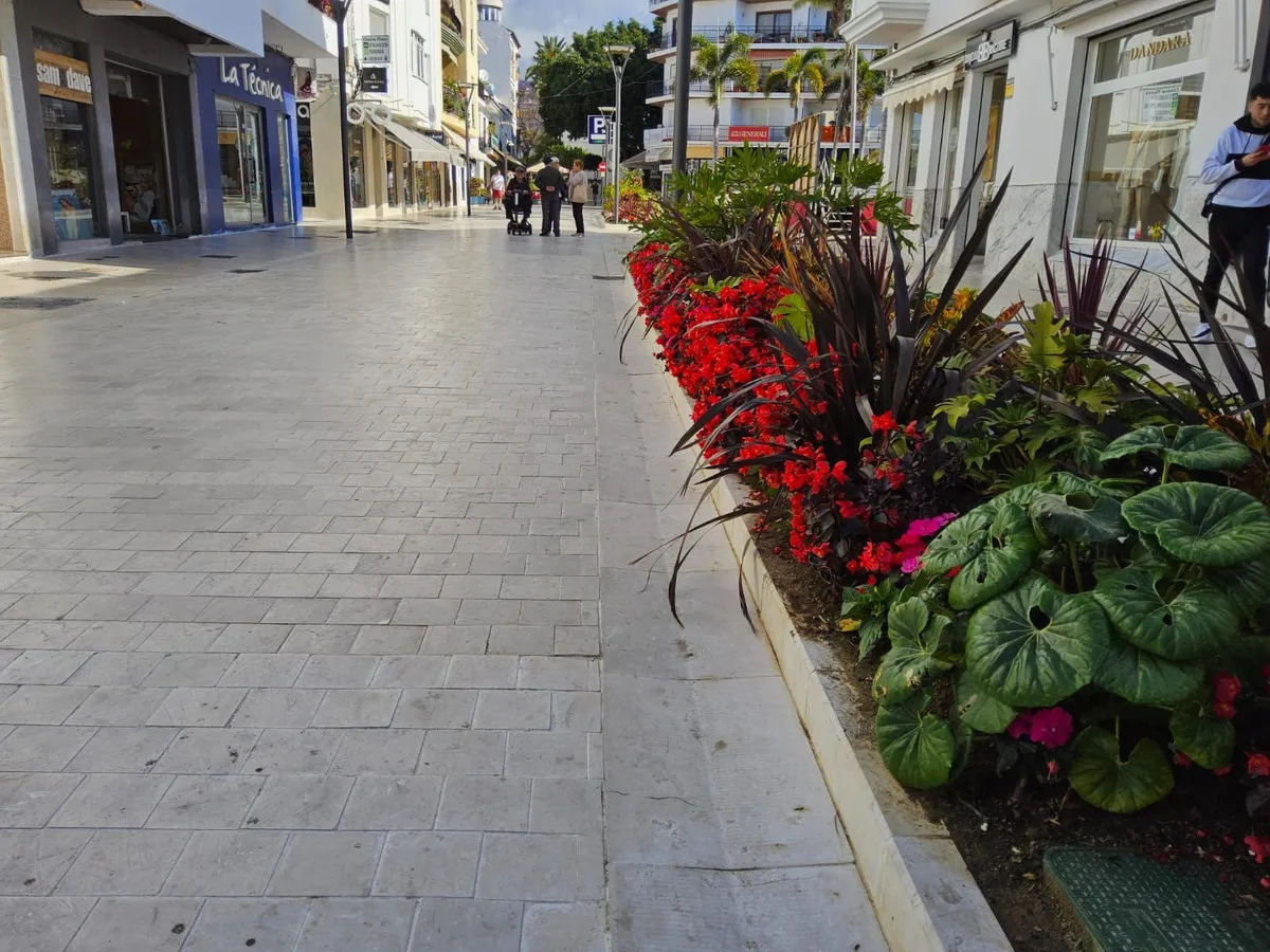 f0950cbb-9055-4400-a4e9-898b66fa9b67