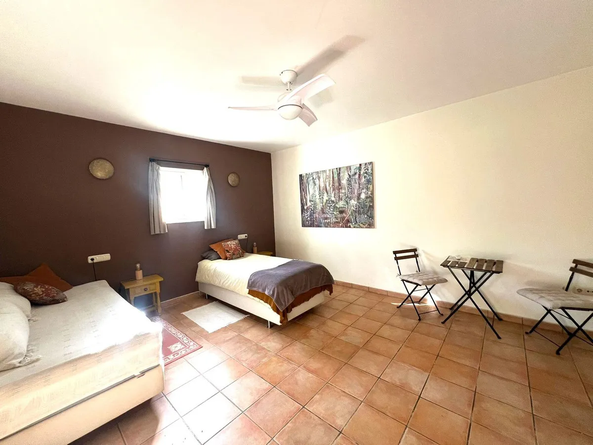 8ea738fd-d53f-4a40-9ce1-5528f42fd2b8