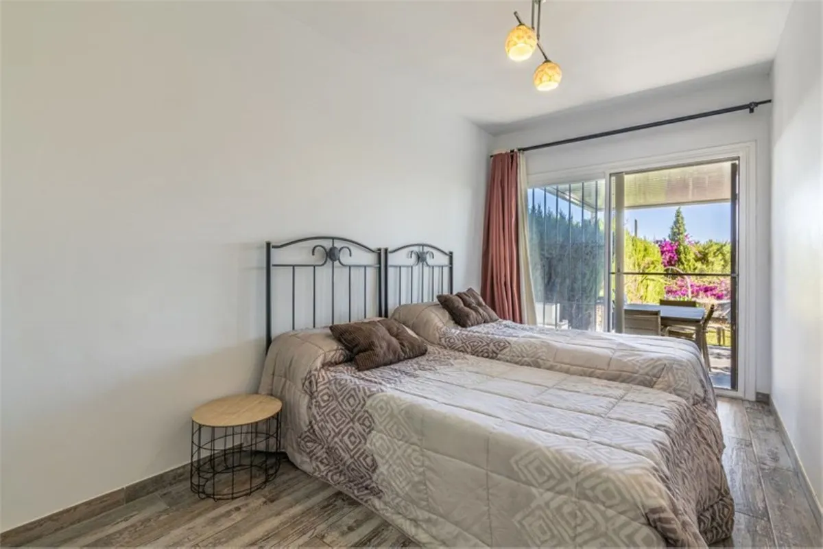 cb0937f0-3c45-4db1-8dcf-5d1161b86c74