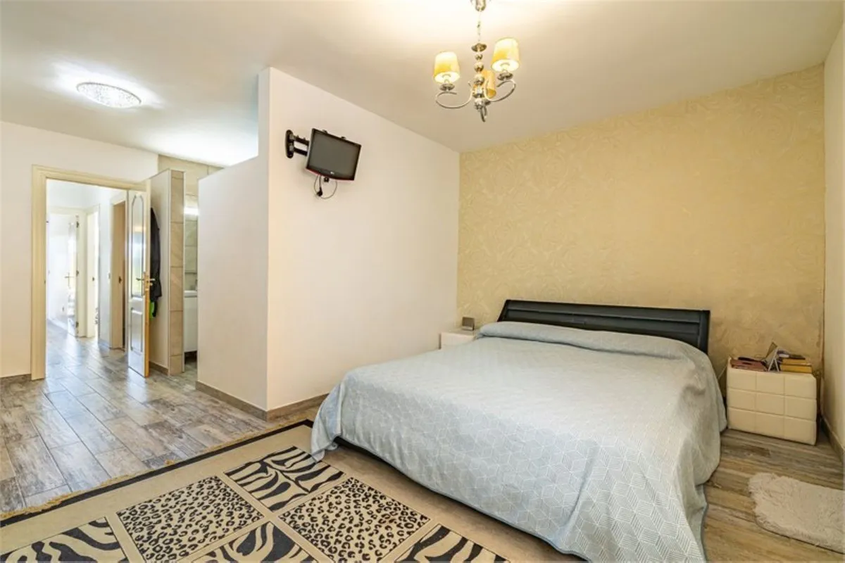 d034e808-8111-4afc-94c4-665360fc0ae6