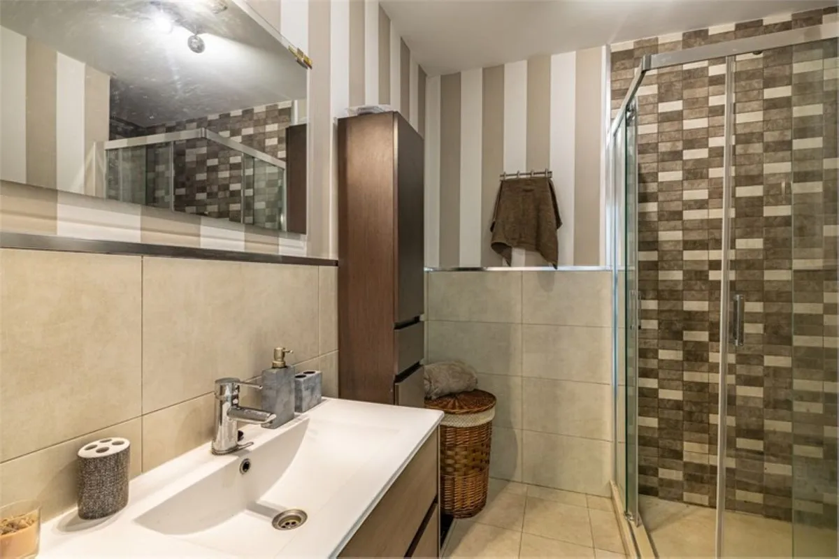 e08e027e-57f3-4a23-9edf-65b57d21b547