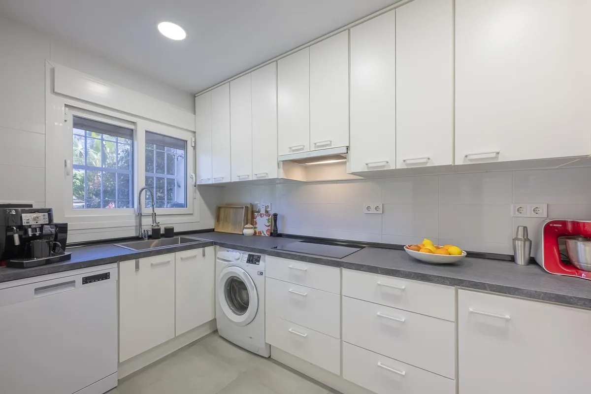 20b43ac8-fc4c-4a95-89ea-9124b53d4abe