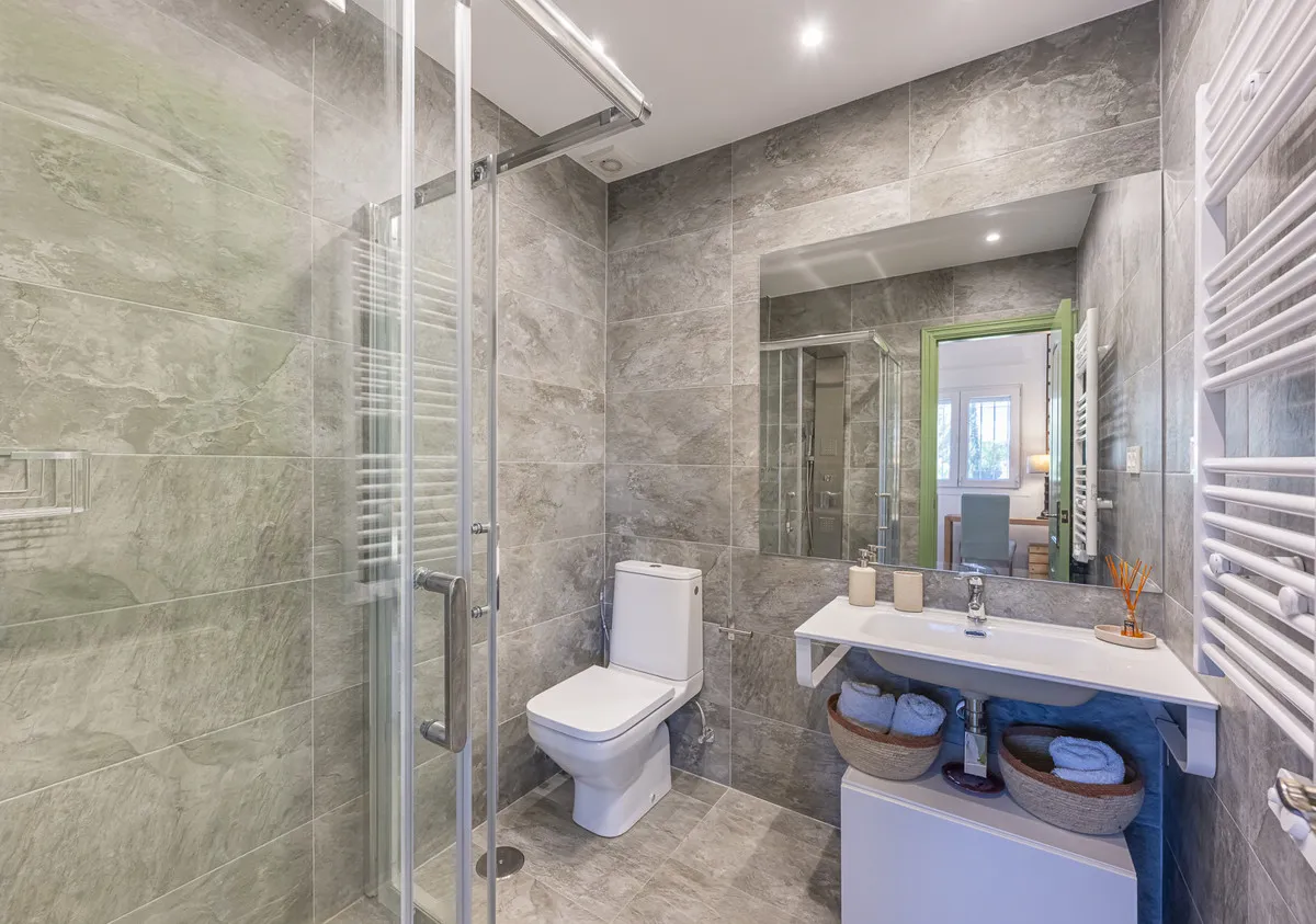 d4698216-b98a-44f5-9844-b36d34238946