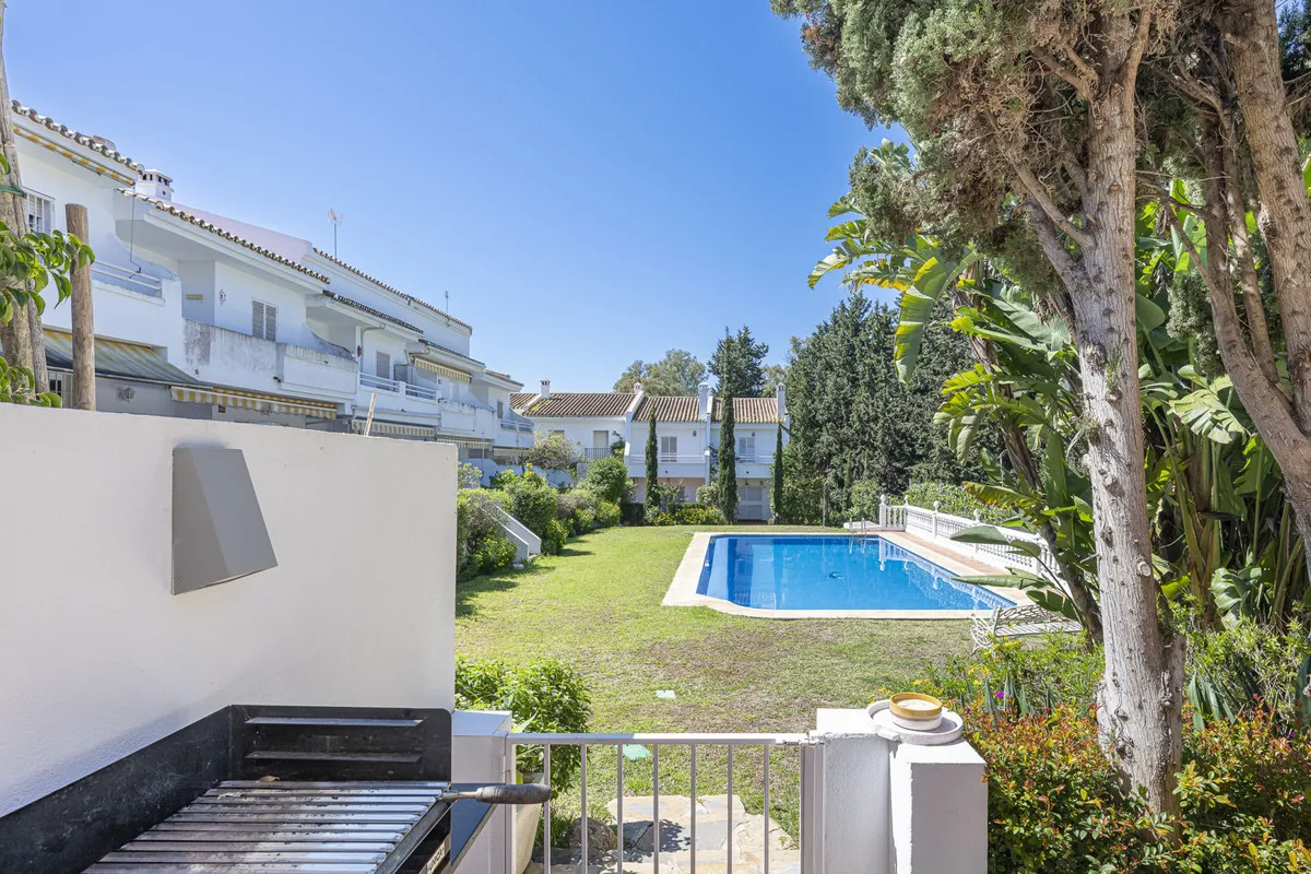 f2289b27-4863-4d35-a673-be669159a941