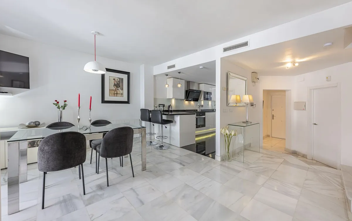 1270f7d4-b401-46bd-9796-f1bafdc9014e