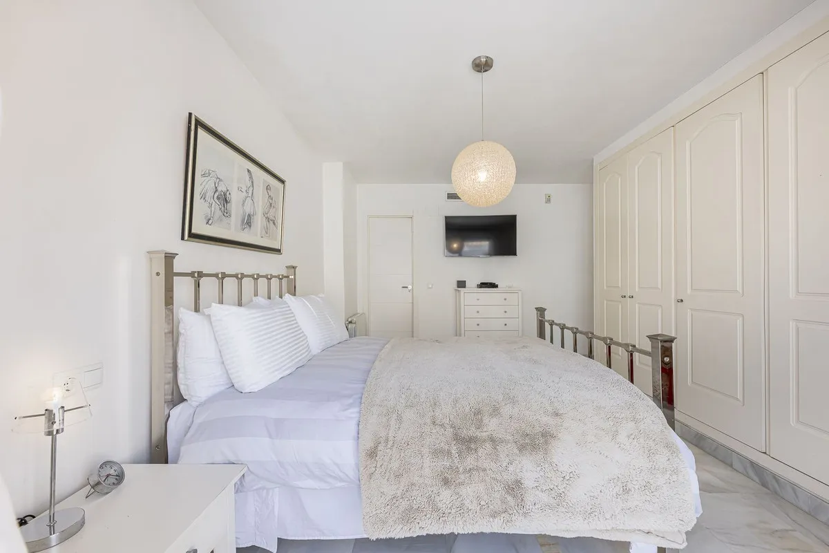 8012575b-aa1f-4d34-b9d9-6c23b4b7653a