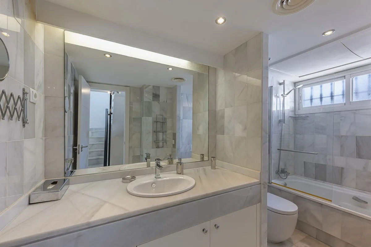 e985e882-f81e-48b6-8809-80425e9edeaa