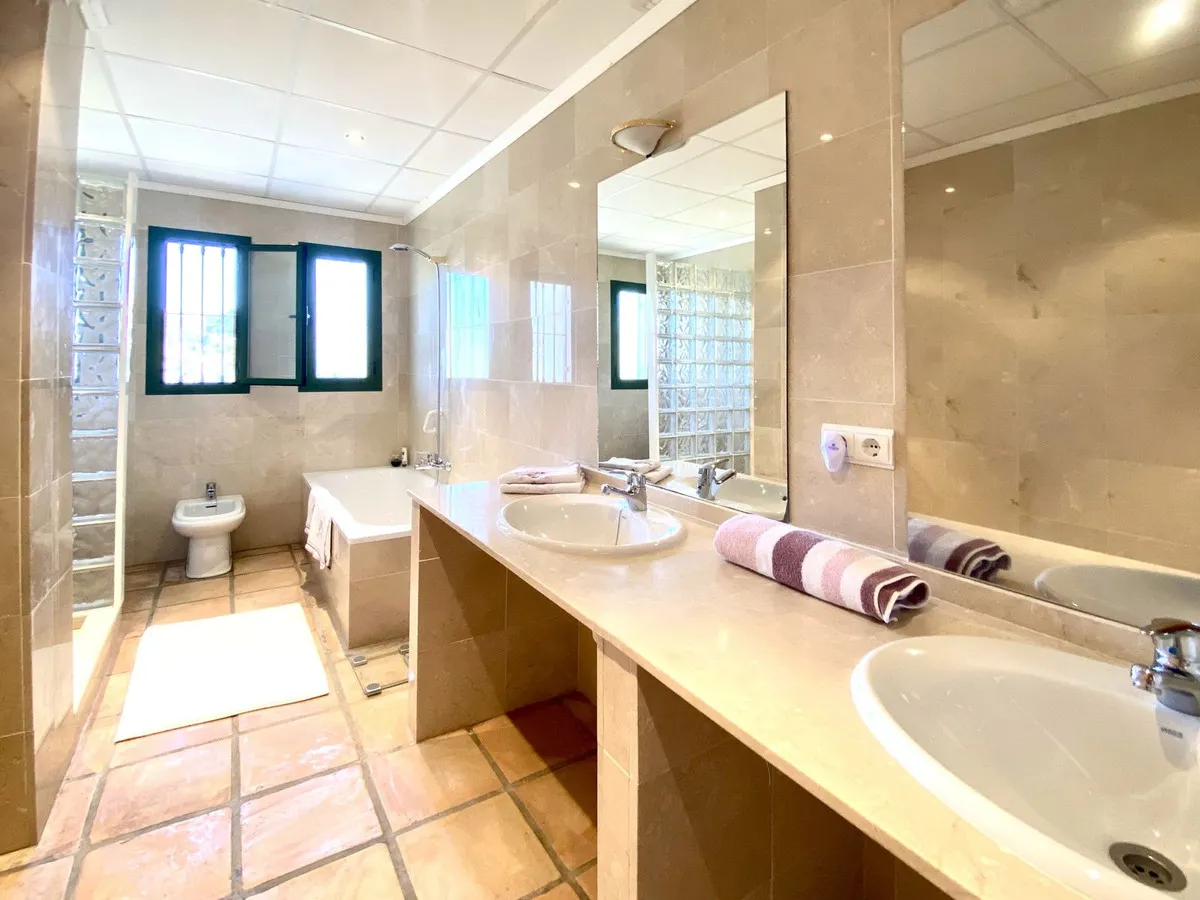 4203f2b1-1ece-46f8-a934-8051f9a1f3c3