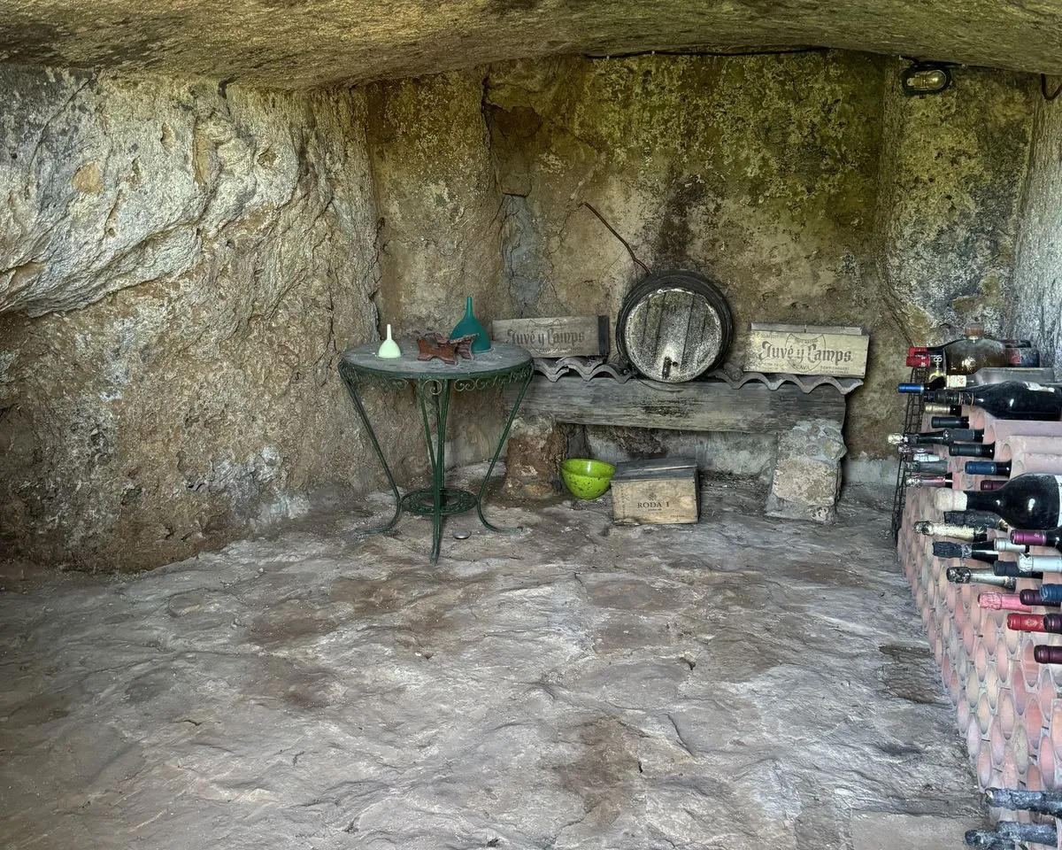 e1696157-b826-4d6f-9ee9-e3b7a591d7be