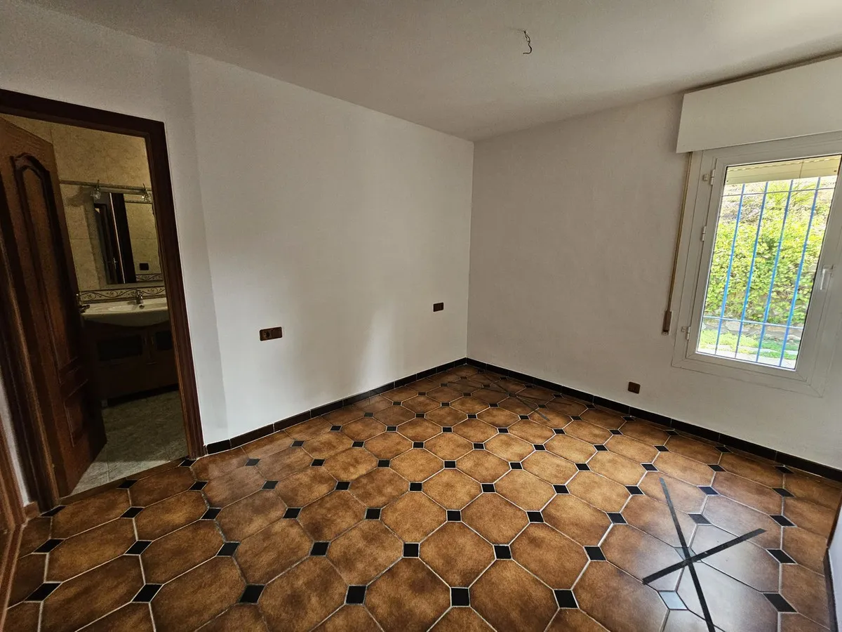 f5f0608c-4672-4428-b4e9-f39dacf8a849