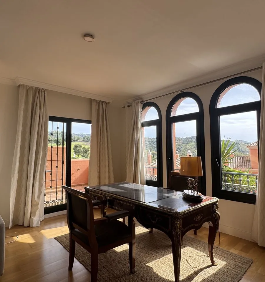 1a35fbc2-a43e-4252-a816-ecb809d03c81