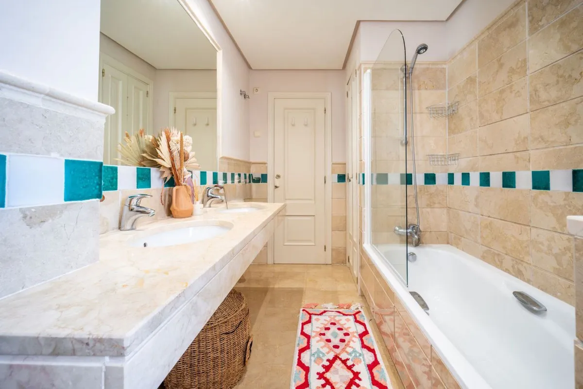 72ec45c8-c665-4a16-8f73-45418ae0dc81