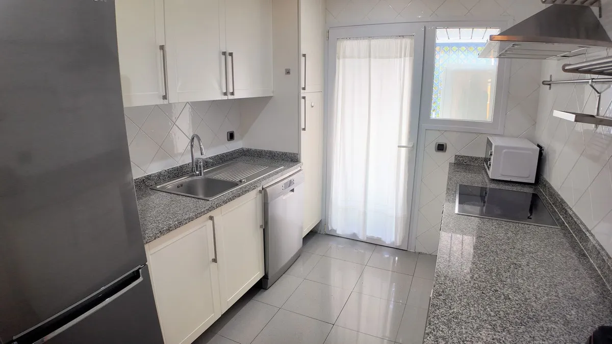 18dad2e5-959b-4faf-b9d1-4bd7a8db8a71