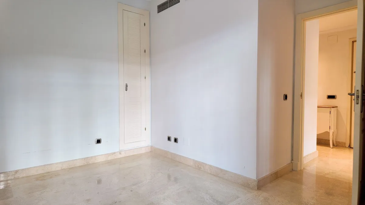 3a9c9c52-b3bf-43f9-a557-e4f8f0a25d40