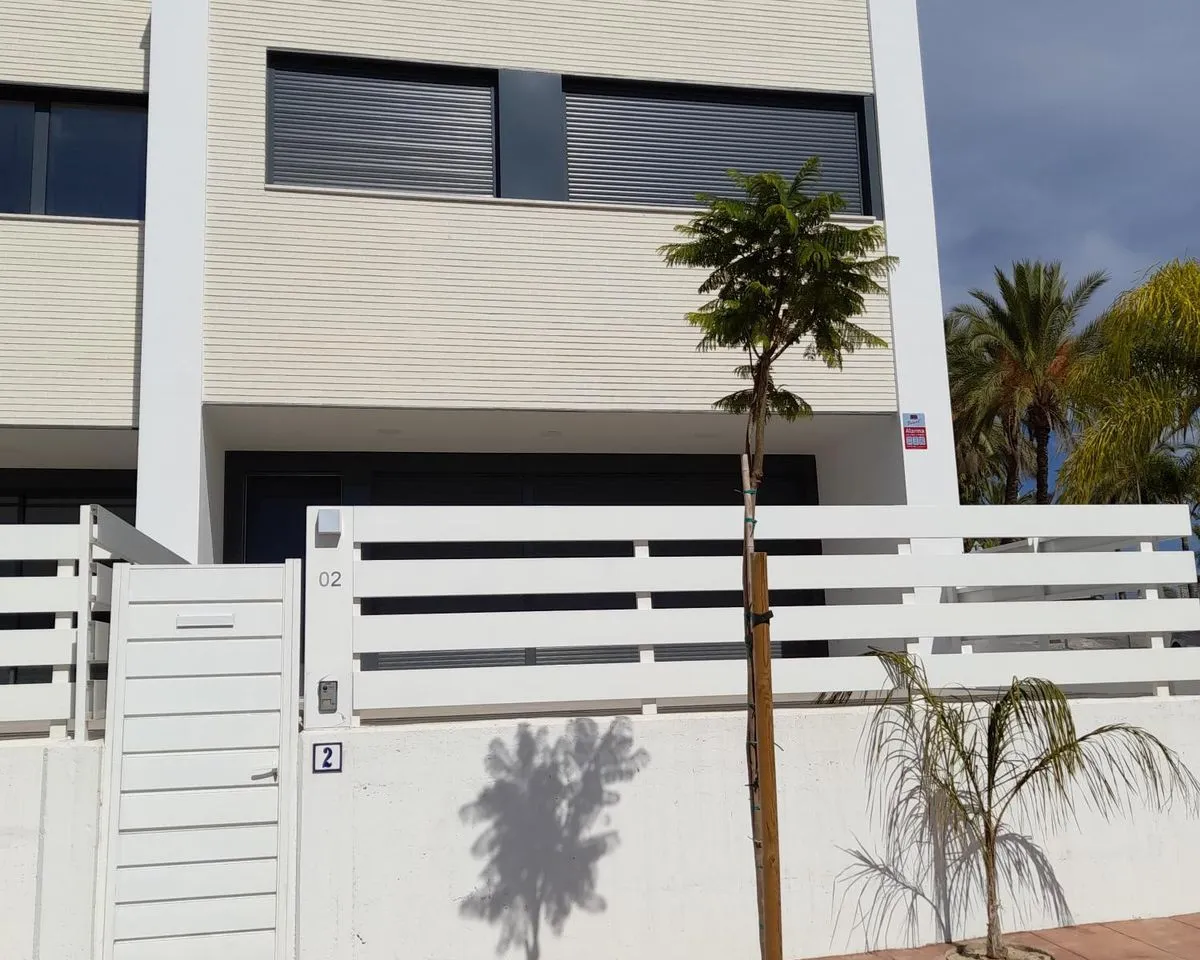 d9e8edd5-6ed6-41aa-abce-14b0b1d2719e