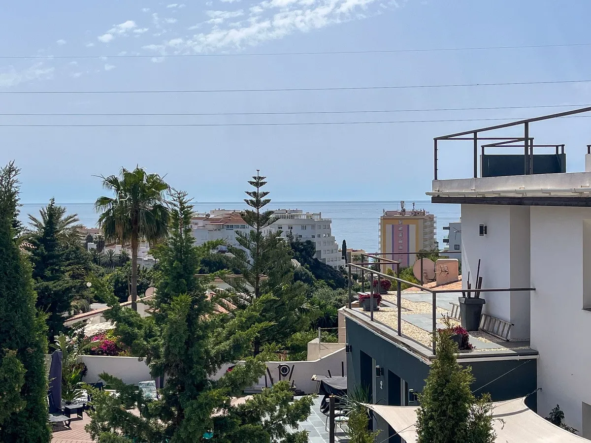 6d967fcc-8044-40cf-87e0-2e3fc746340d