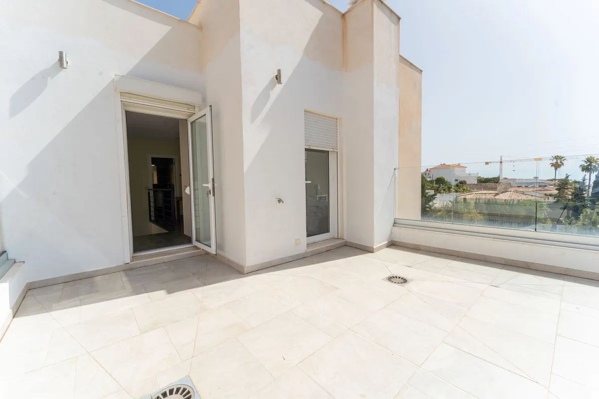 e27edbe7-e569-4ac4-83fd-bb647dece2ae