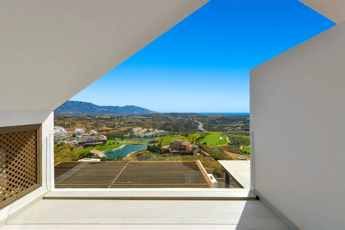 19a65e16-37e3-4a21-a175-36697044084a