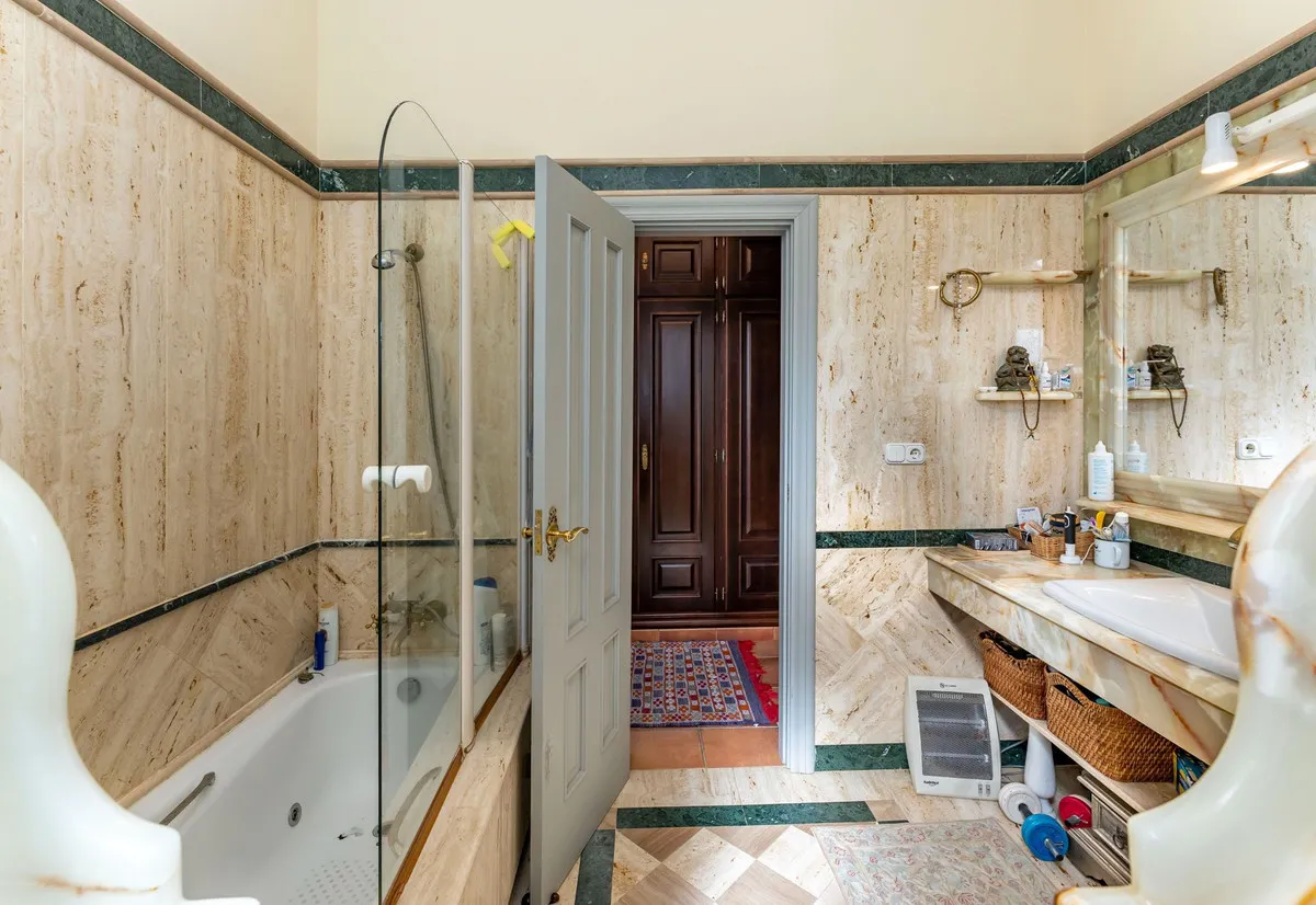 5c45916d-b5ca-480c-aa62-19fc13853f5b