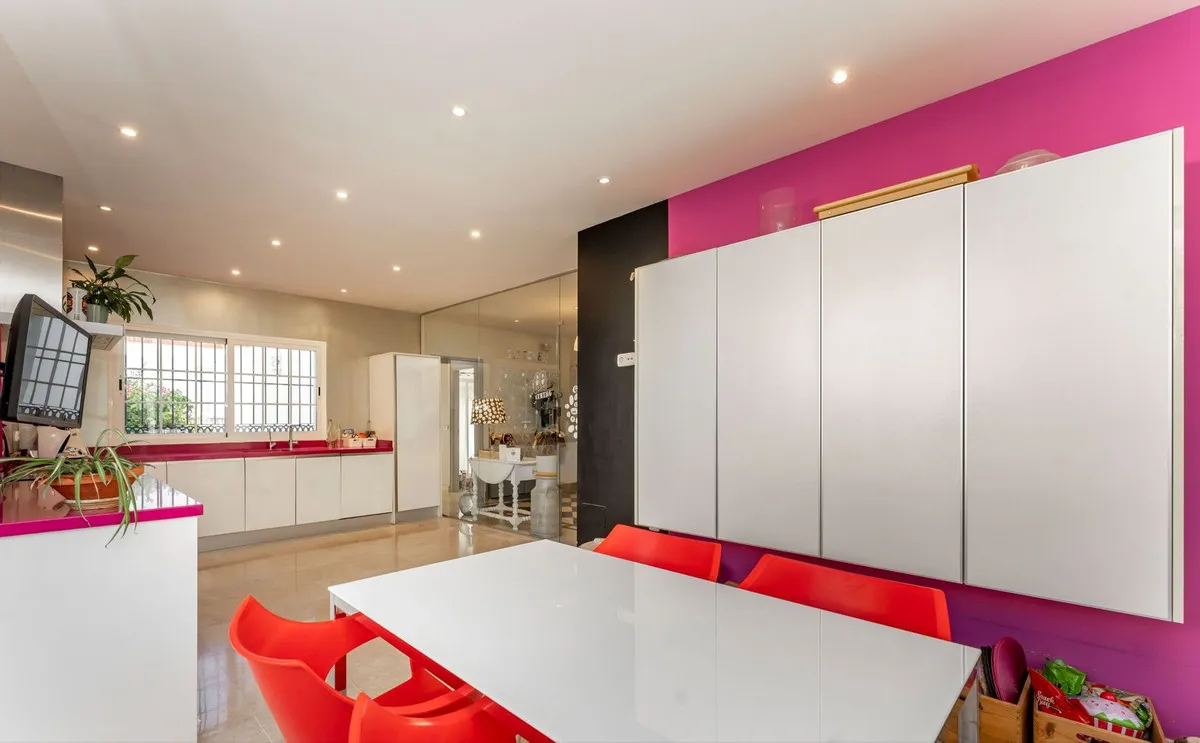 b9ca2f8b-7e8c-4d89-ae67-c73d6106229b