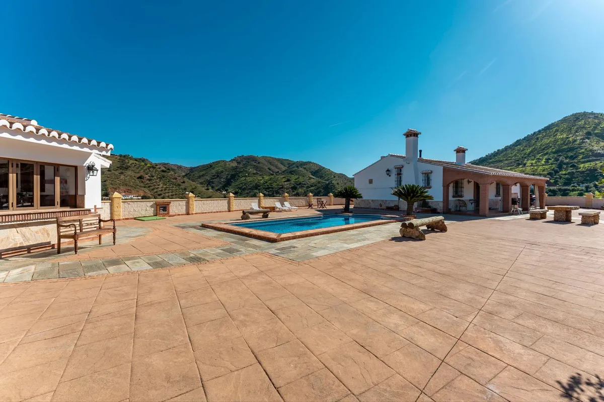 8351e47a-a25f-44b5-8427-97866214716a