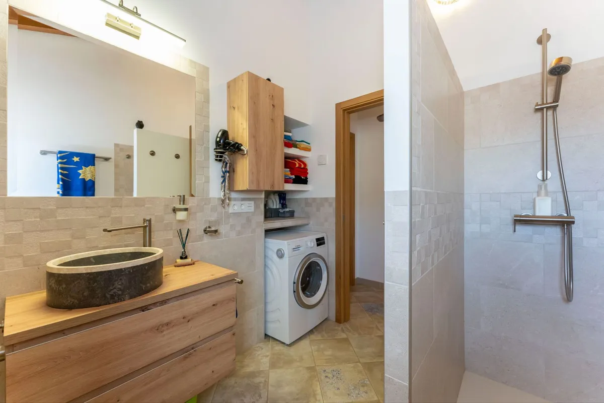 e1ff8a1f-cac7-40e3-9812-ed0a0e436b26