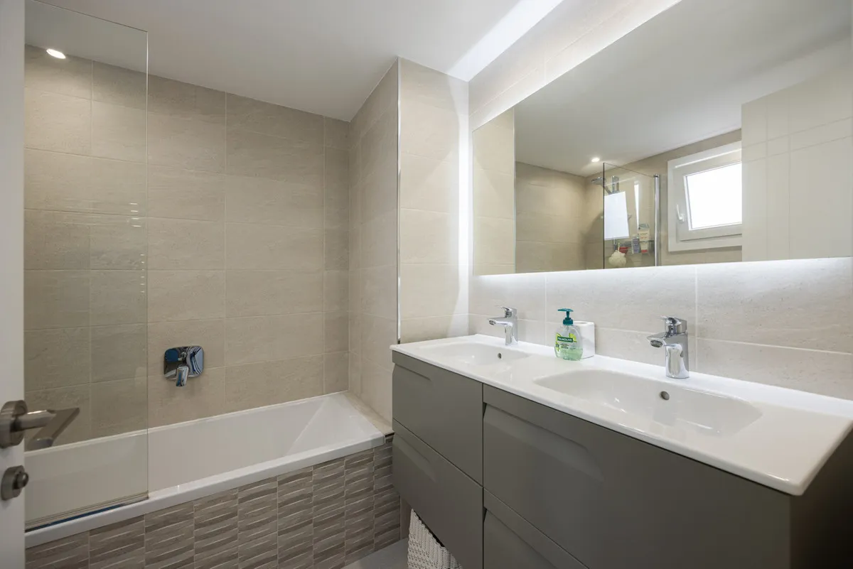 76b6db8a-fc6c-4982-af6a-1a6cb6972541