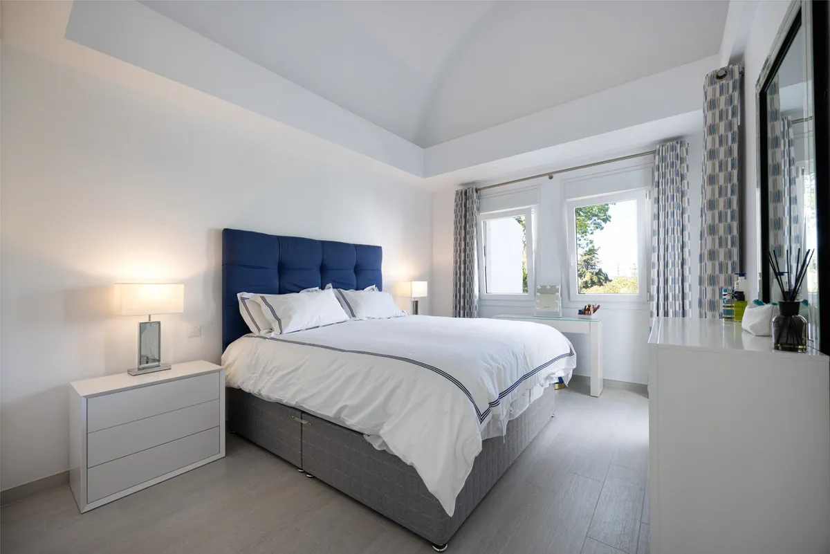 e8128bef-c6fd-4deb-be15-880786adb711