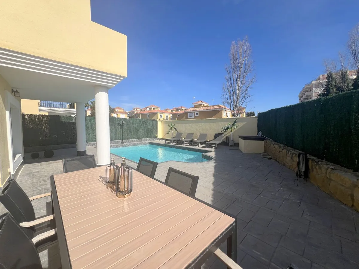 136b7bba-ec03-452b-a985-76c41241f2d8