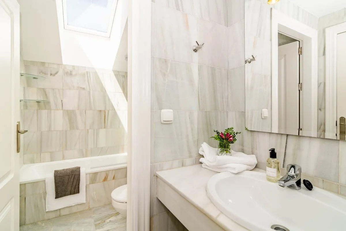 c7f5228d-b392-441f-9047-9f572d3b3246