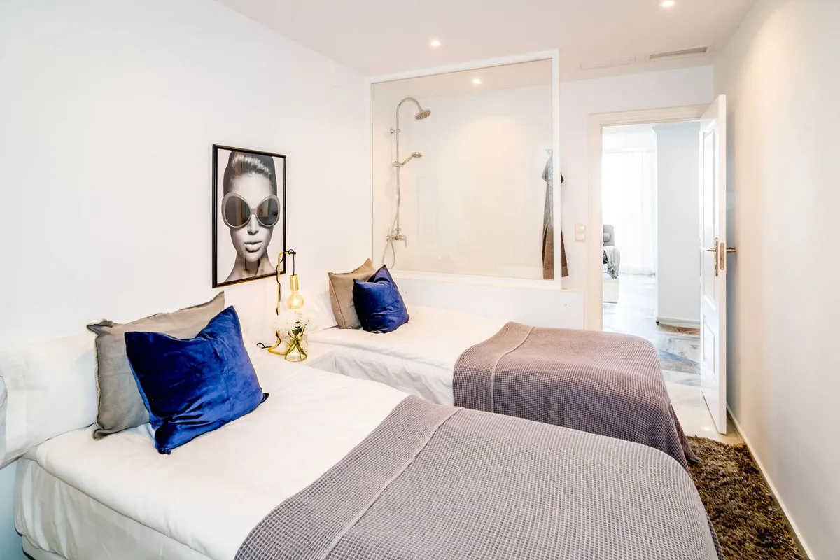 f1ef3e9f-7bdd-4601-b282-9d5b333e7256