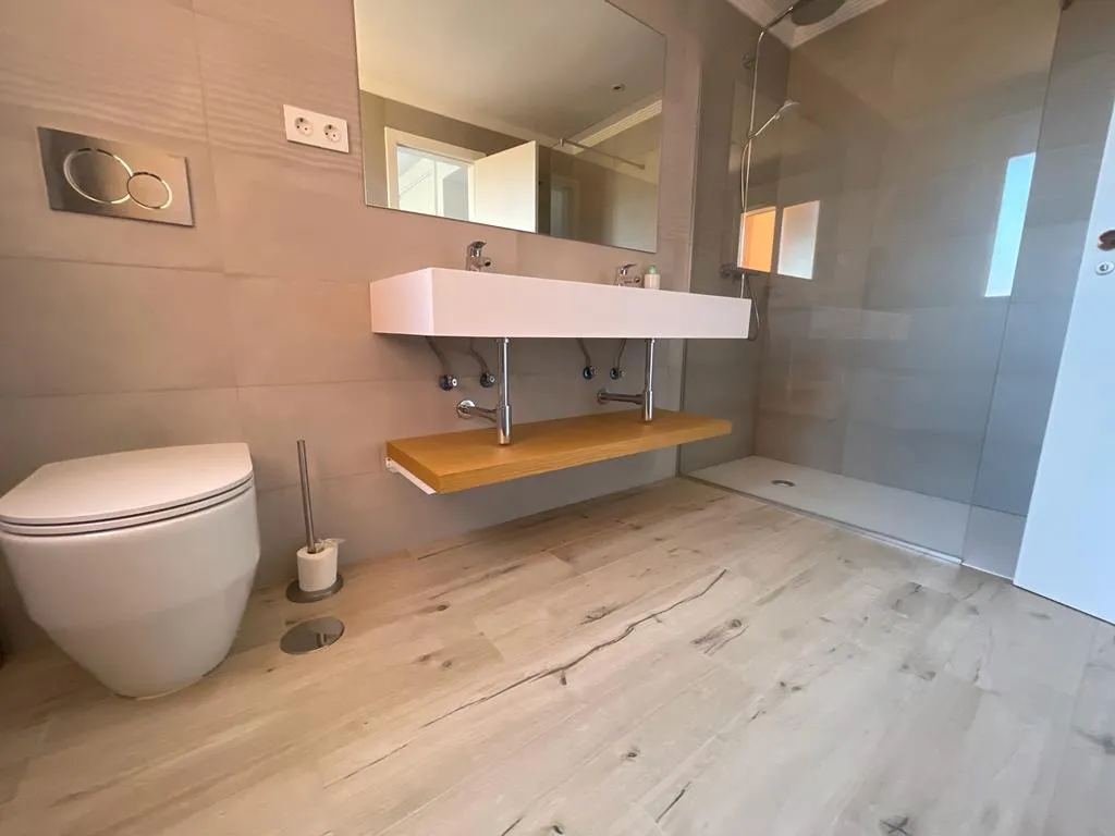 dc4f22f4-2d55-45e1-b779-00d2bf036d77