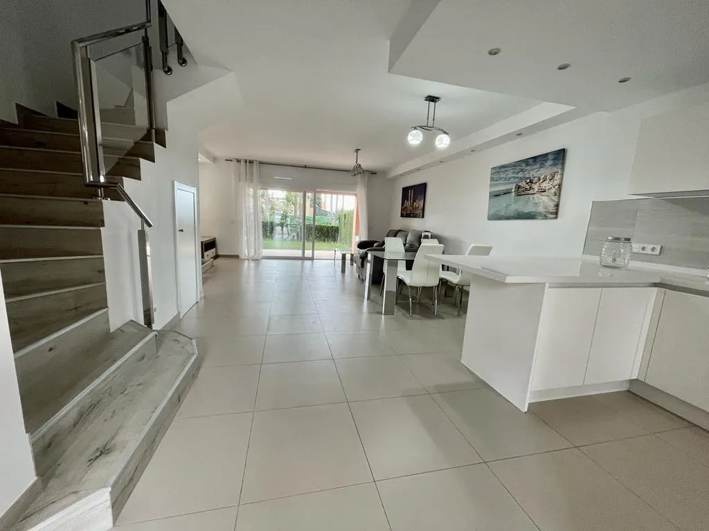 e1271aa0-1cb4-41cc-a0b0-150f59e4fc7c