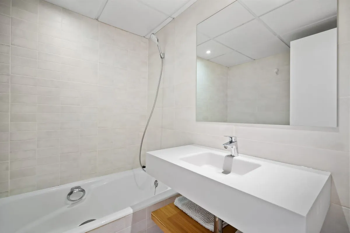 8053b245-db51-4921-b91a-adcf01560166