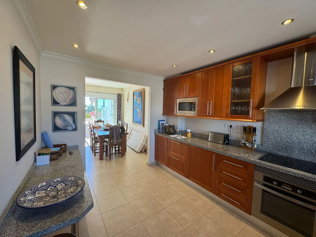 263c97e8-da4e-450e-a407-f565a942c587