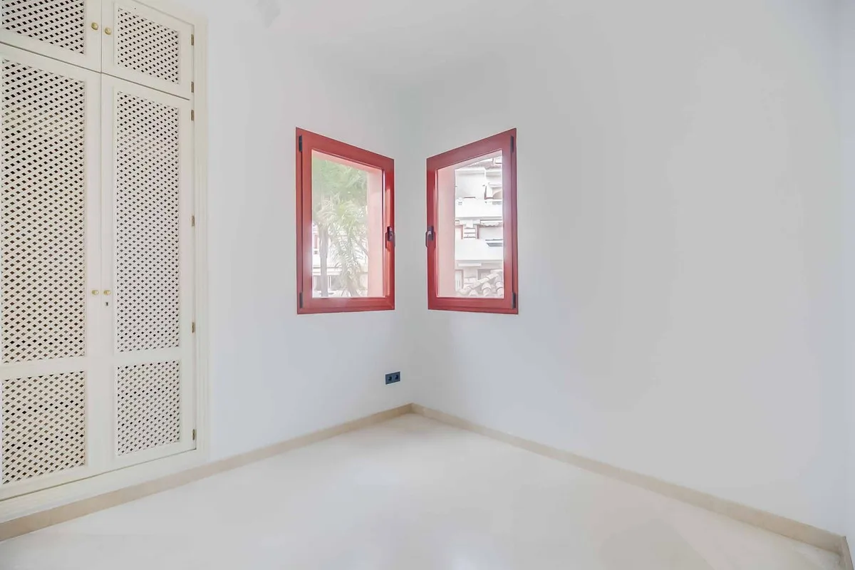 cc8f34ef-d962-4aa2-b1af-0ffce3db6451