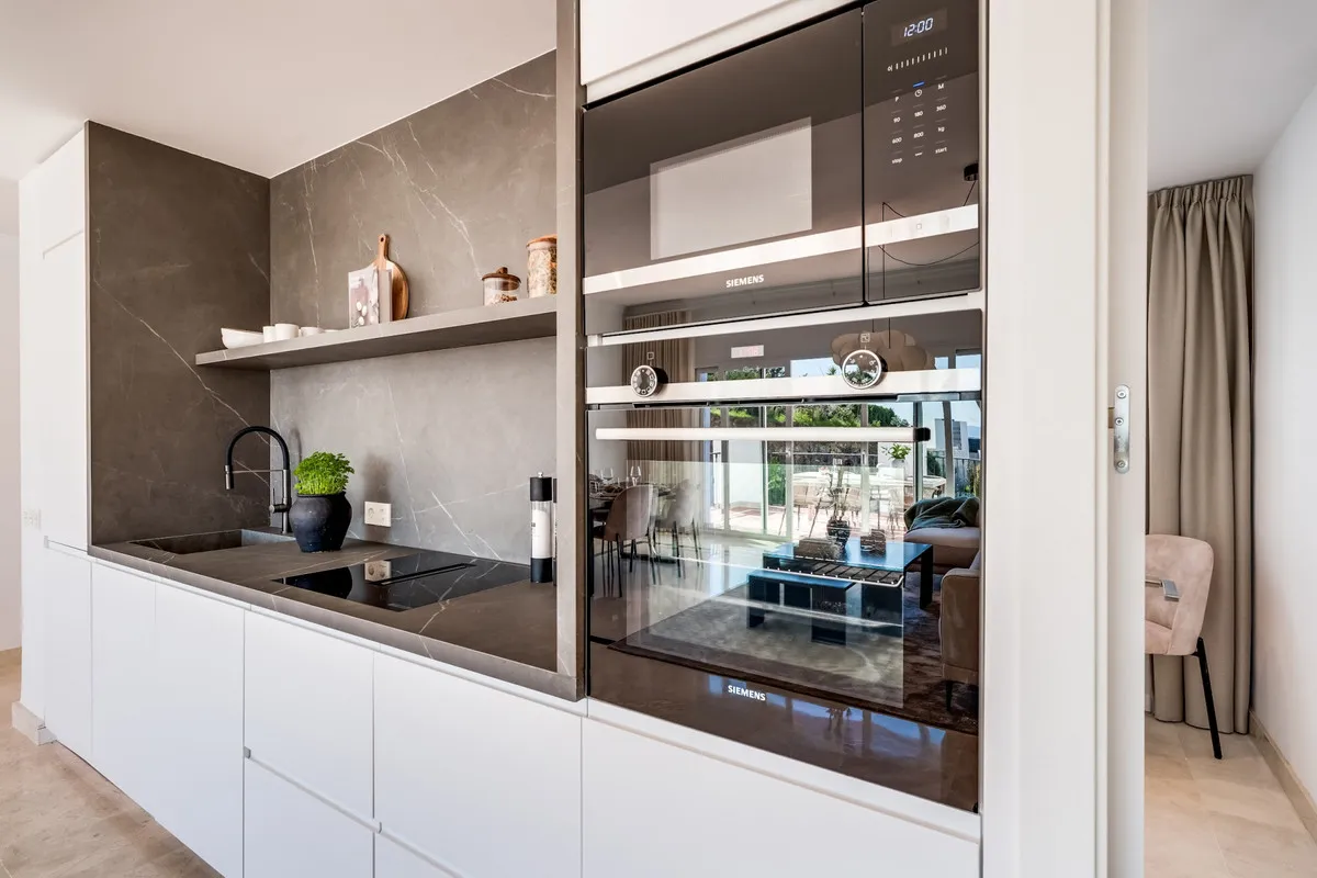 e9f86fea-46a8-4249-aae2-916604ecaf92