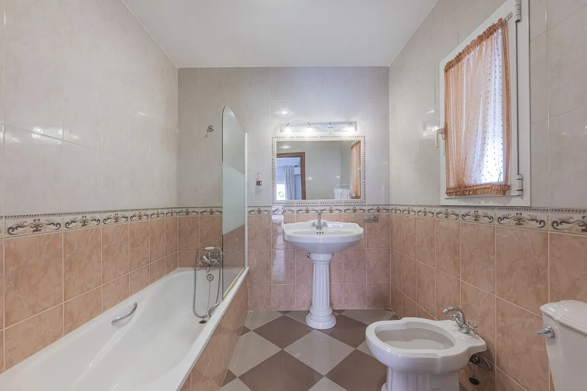 2f97c874-9a0a-4bac-a7c4-b521be7a7793