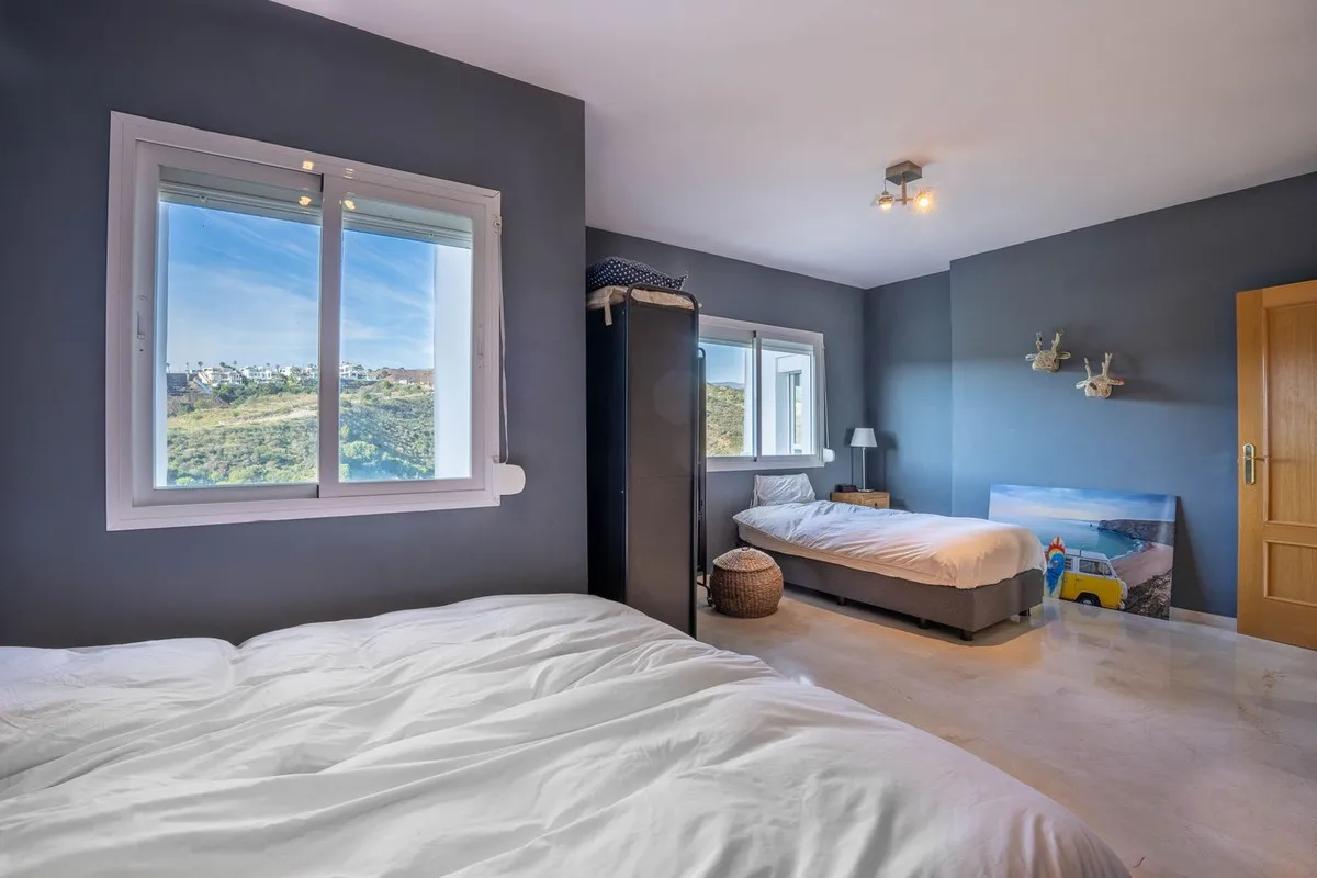 a06ade7c-8434-4751-bd00-1f40e5856321