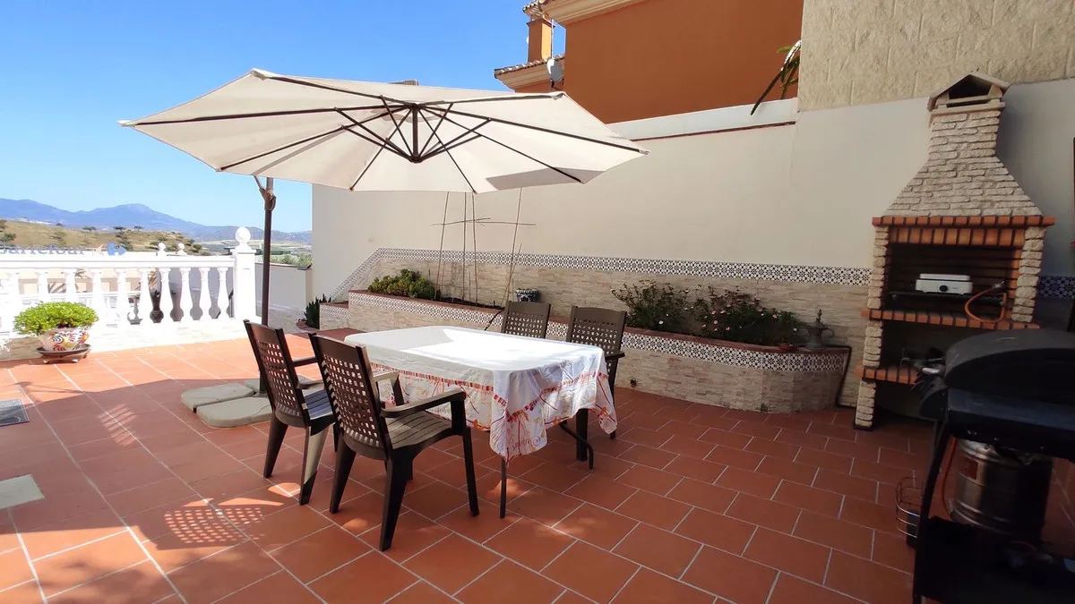 c41a5577-e00b-4f35-a563-78ba8d0a8e09