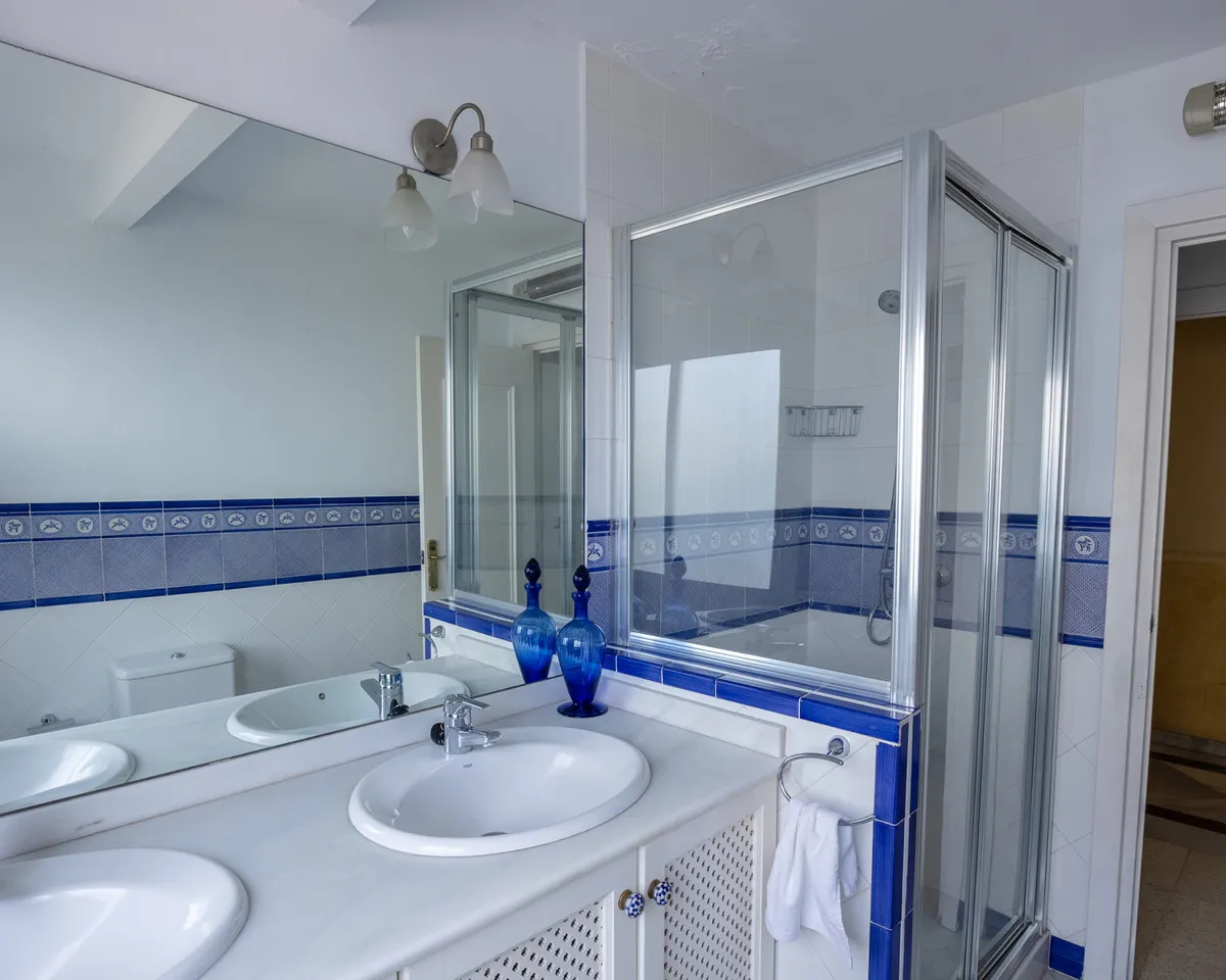 6b83b2fd-f9c8-4e02-b4df-3ae30c9d7774